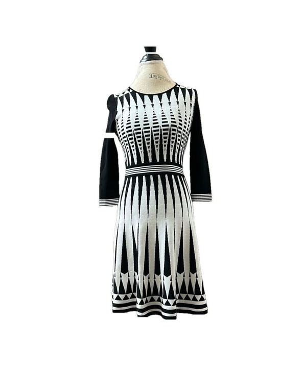 Vince Camuto Dresses & Skirts - Vince Camuto Black and White Geometric Sweater Dress Size XS